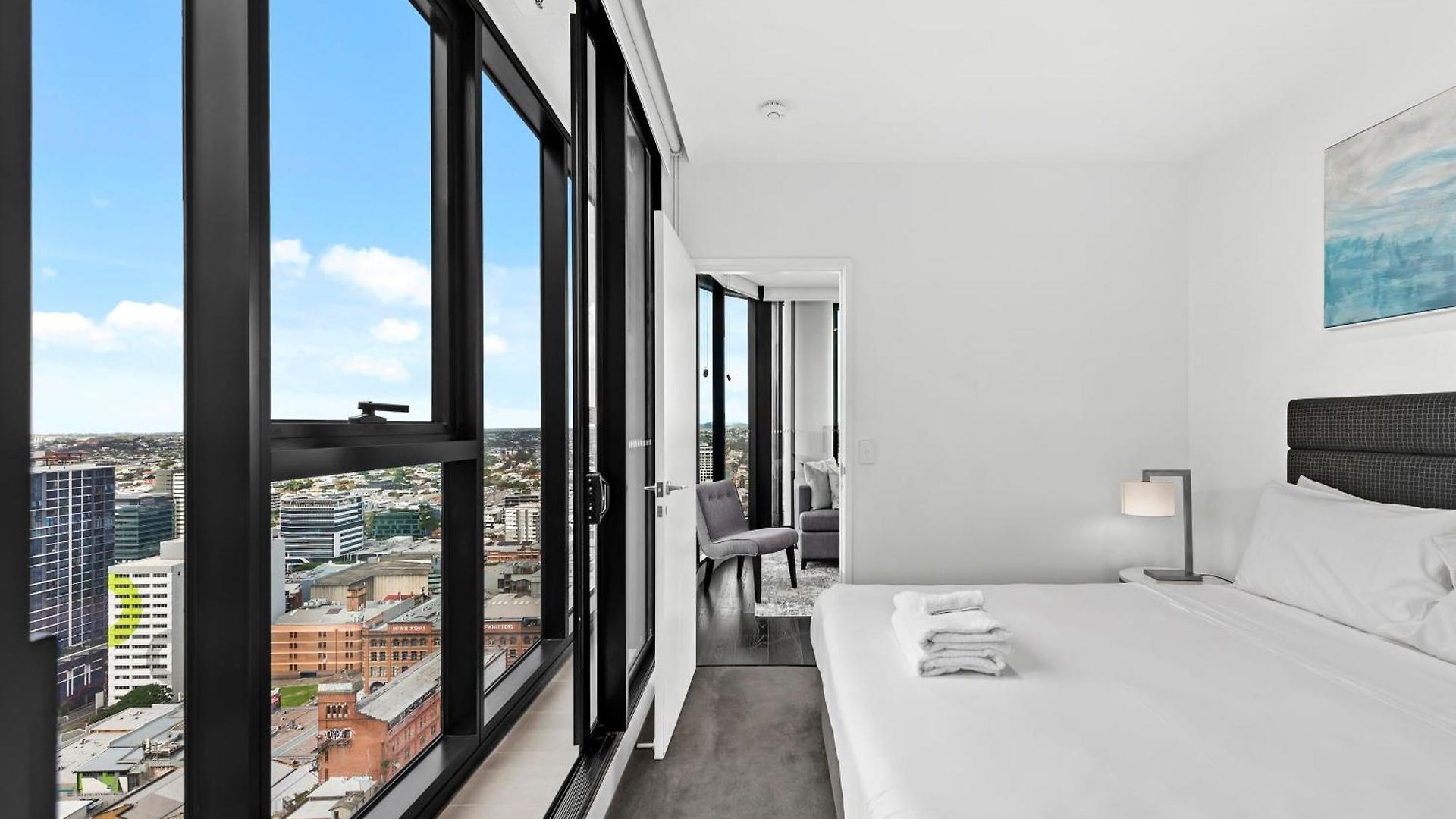 Views 2br With Infinity Pool & Huge Gym! Apartment *