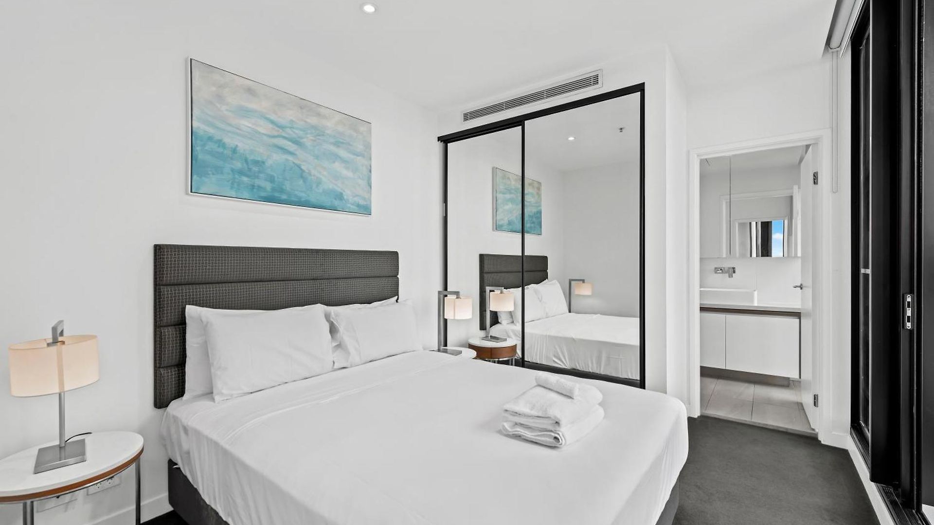 Views 2br With Infinity Pool & Huge Gym! Apartment *