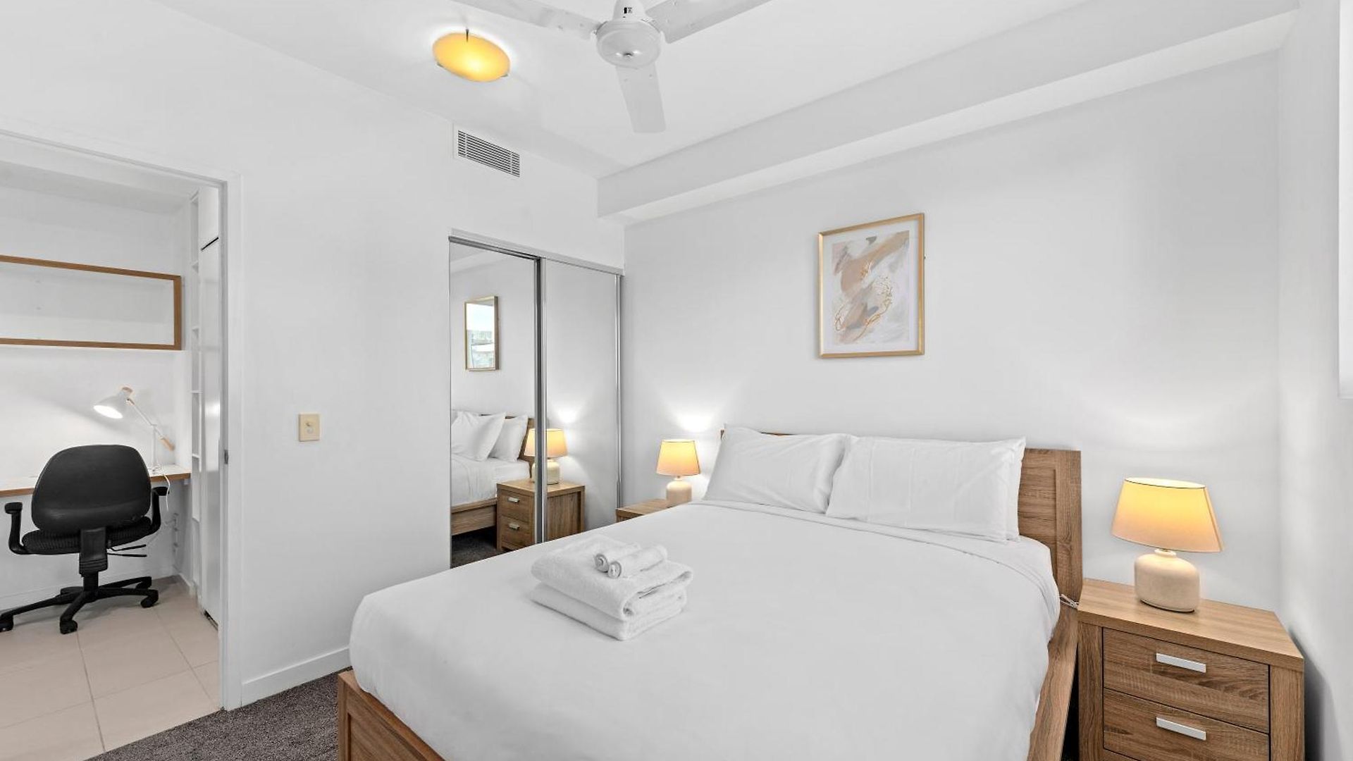 Apartment Bright & Spacious With Pool, Parking =& Wi-fi Brisbane
