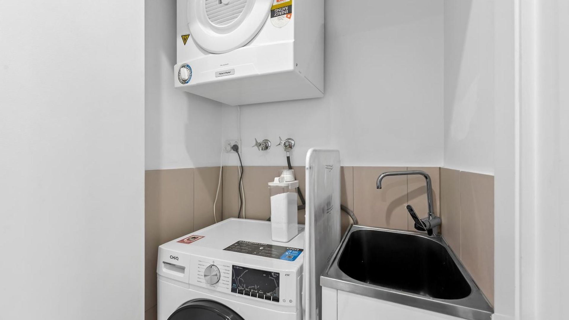Apartment Bright & Spacious With Pool, Parking =& Wi-fi