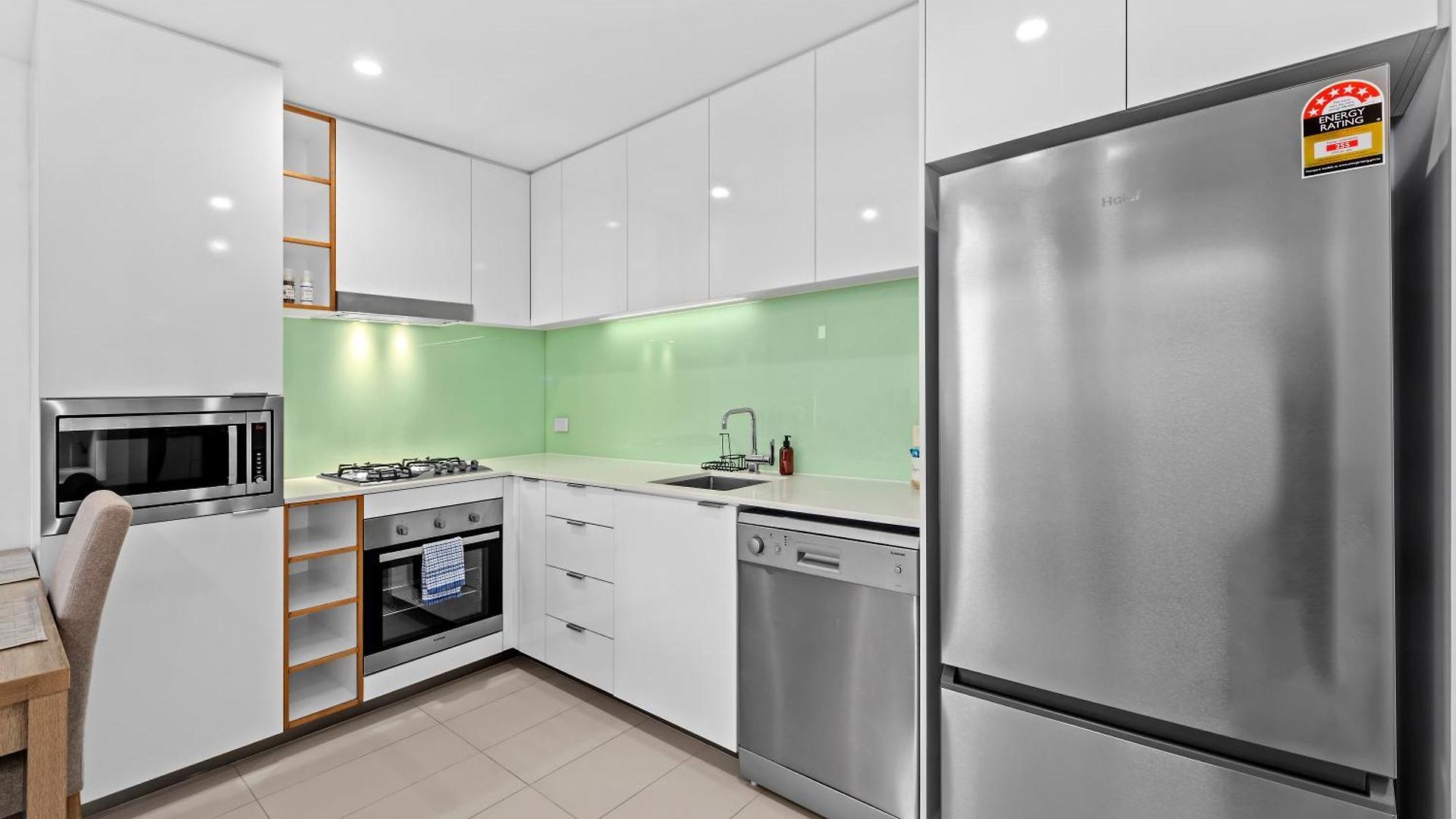 Apartment Bright & Spacious With Pool, Parking =& Wi-fi Brisbane