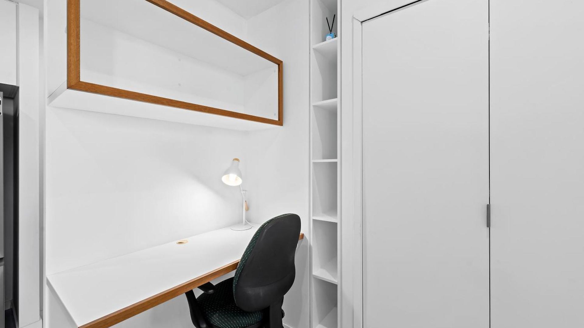 Bright & Spacious With Pool, Parking =& Wi-fi *