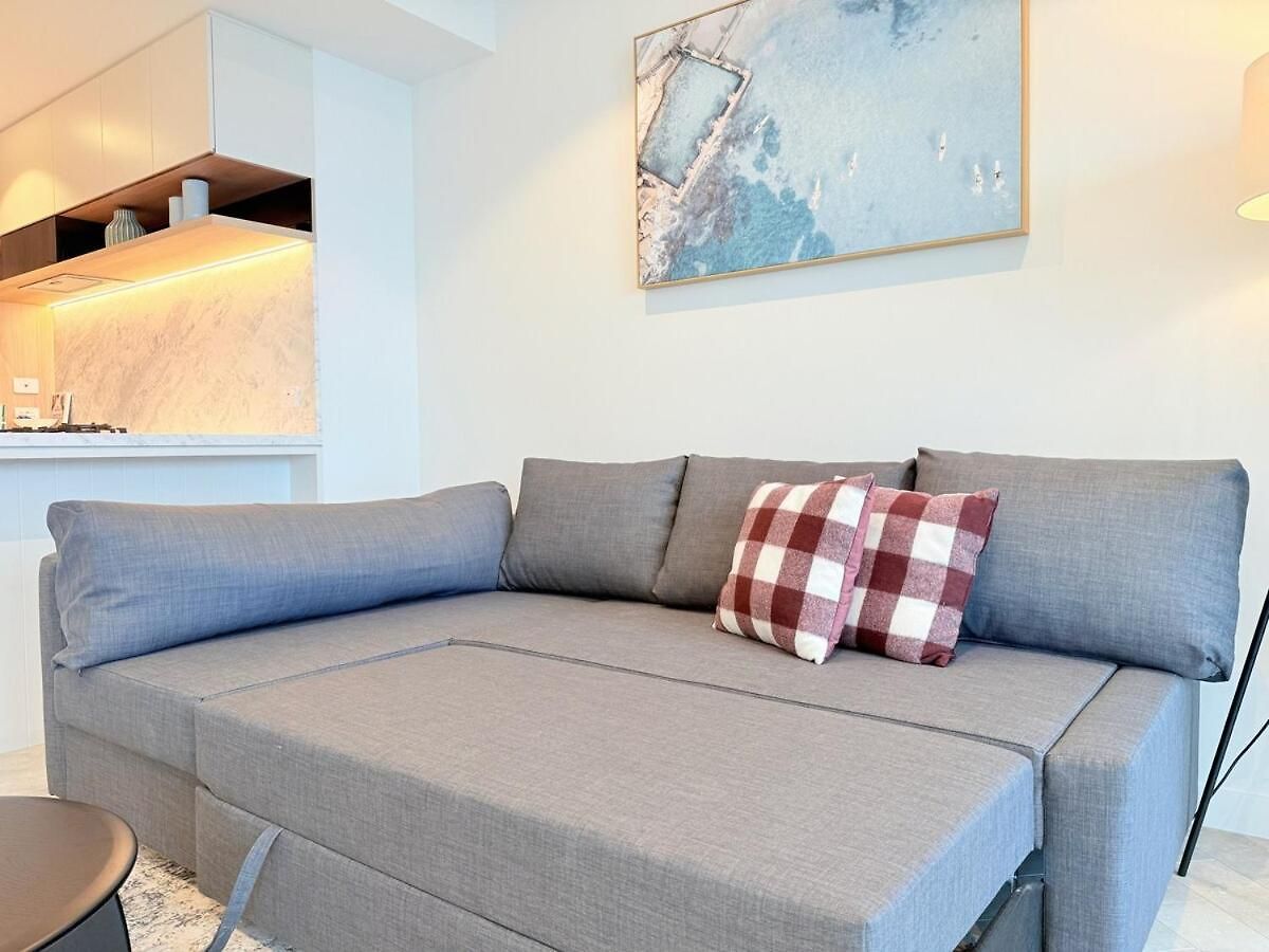 Apartment Chic 1 Bed And Sofa Bed With Views And Pool At Qwr