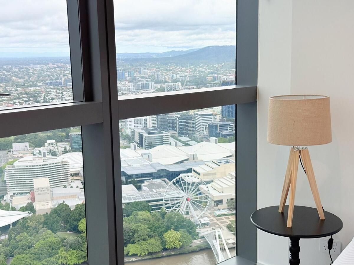 Chic 1 Bed And Sofa Bed With Views And Pool At Qwr