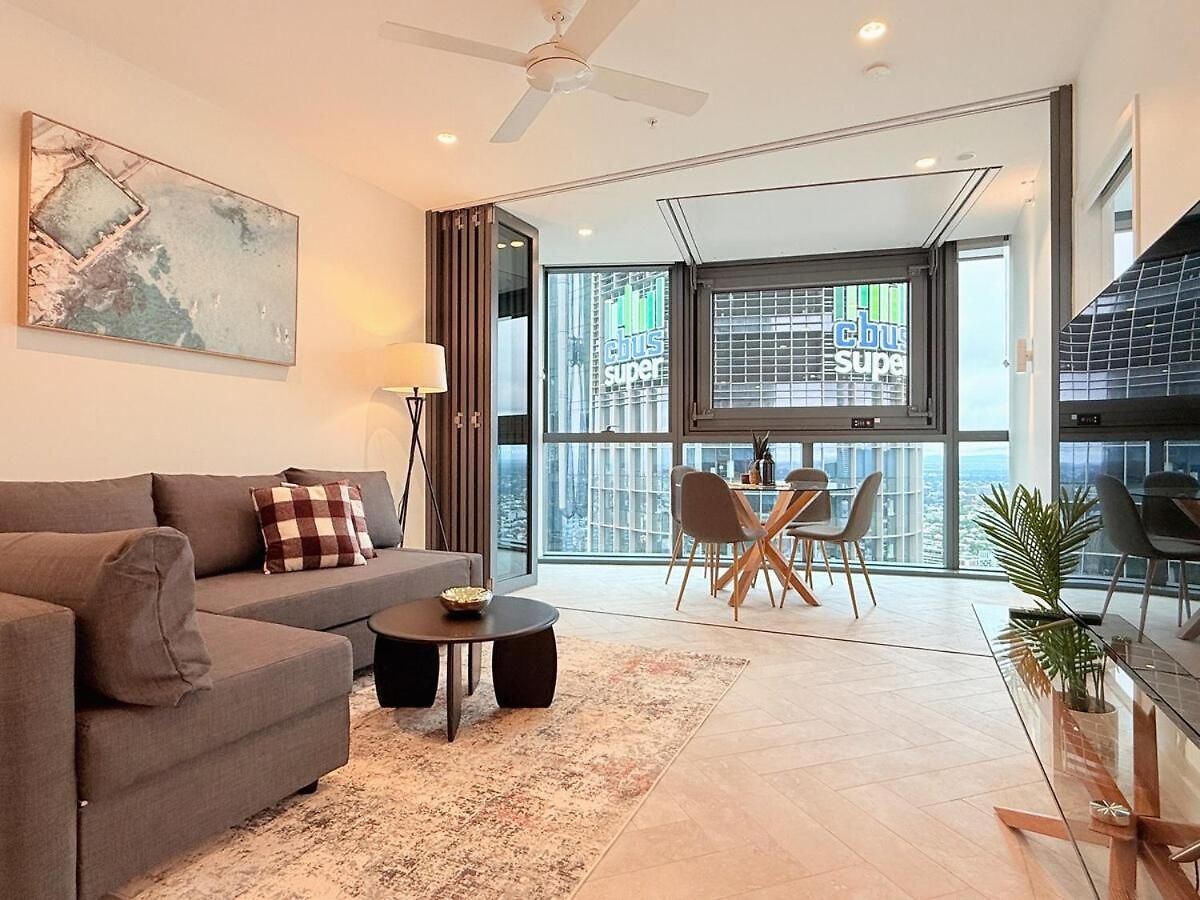 Chic 1 Bed And Sofa Bed With Views And Pool At Qwr