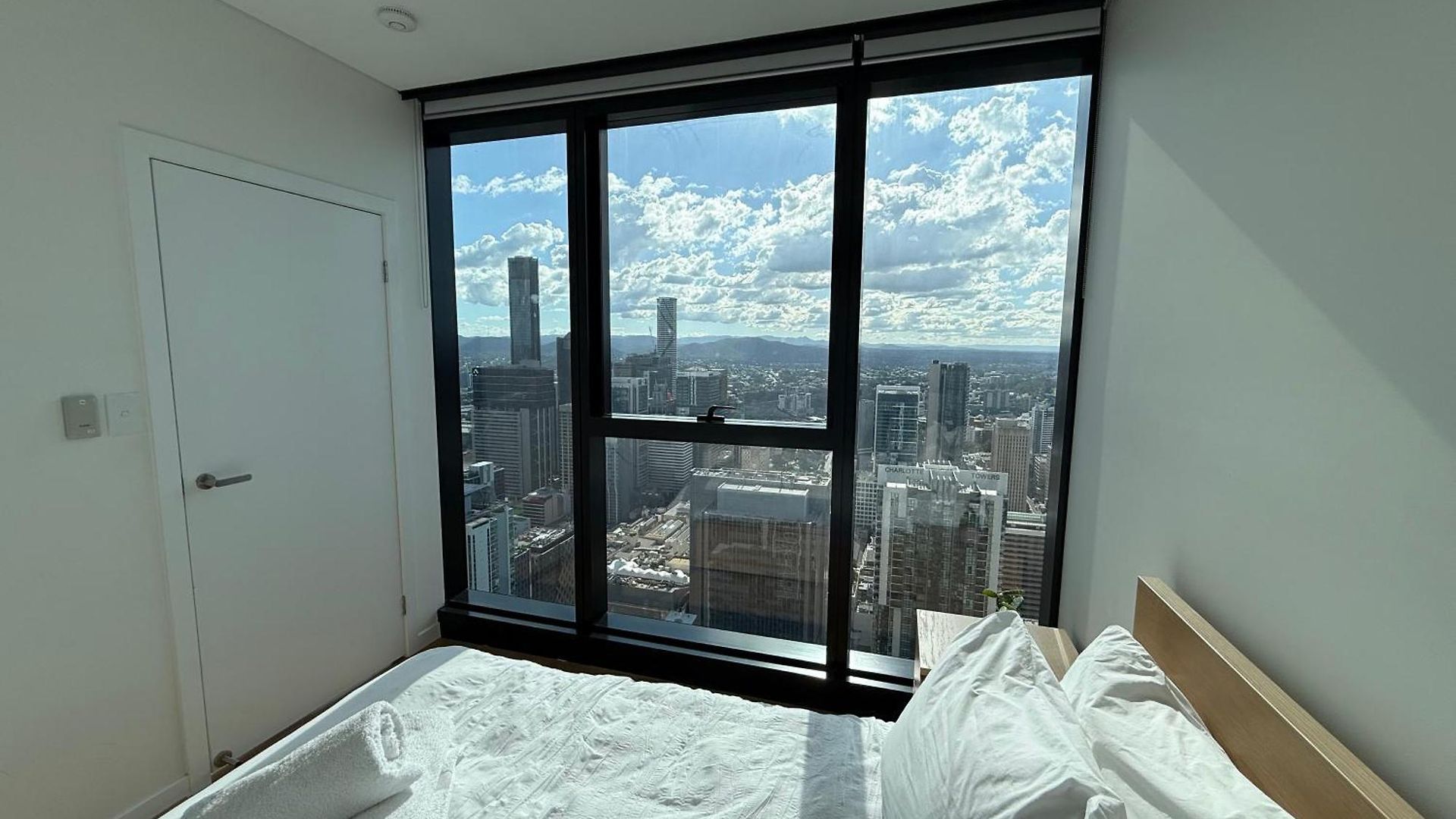 Amazing &river Views 60th Level Skytower 3 Bedrooms&free Parking *