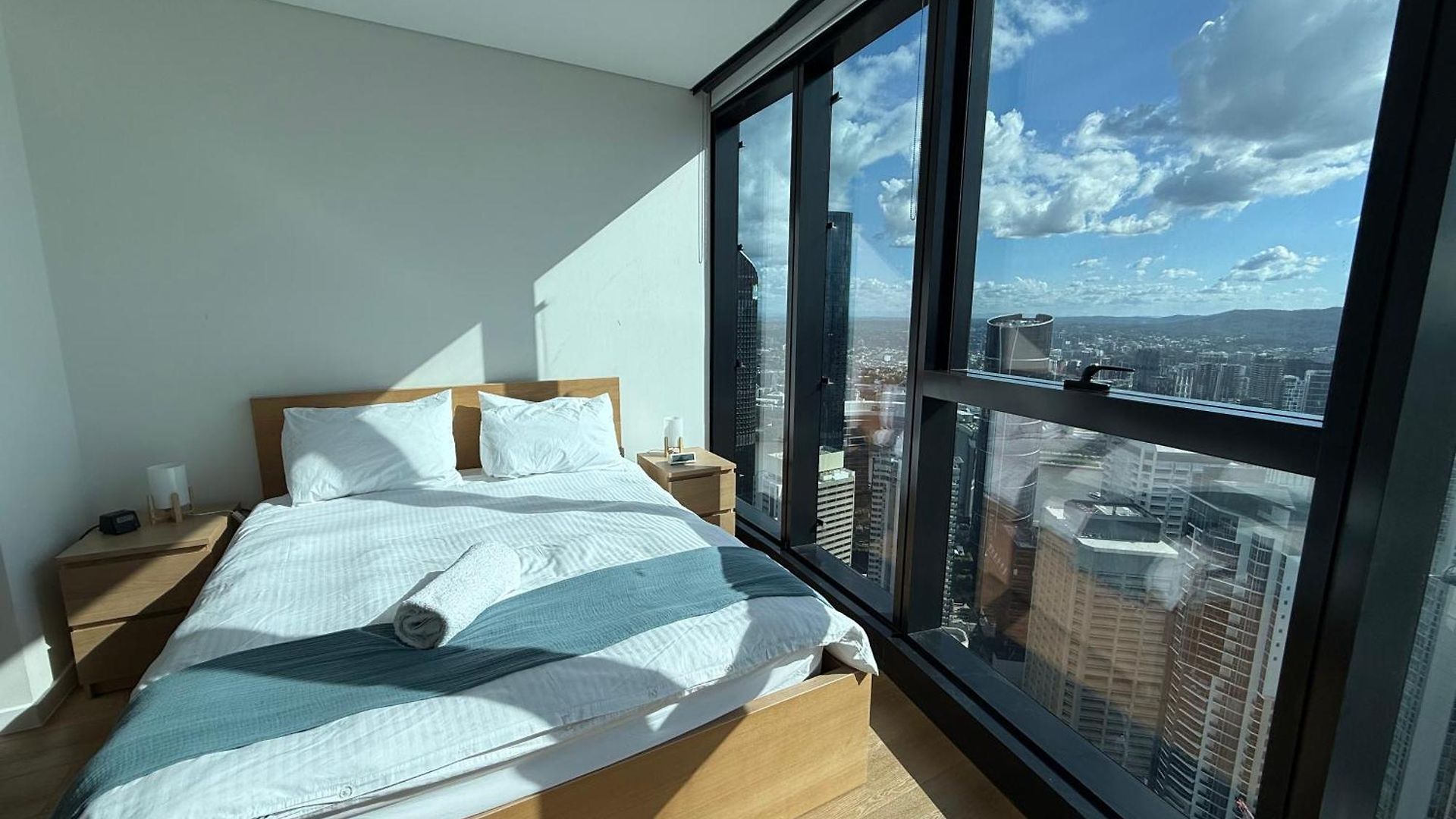 Amazing &river Views 60th Level Skytower 3 Bedrooms&free Parking Apartment *