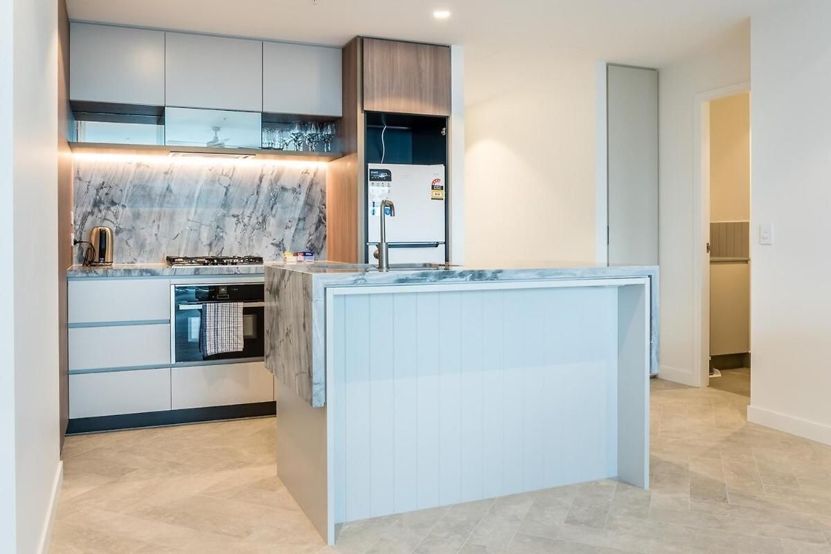 River View 2-bedroom With Parking Apartment *