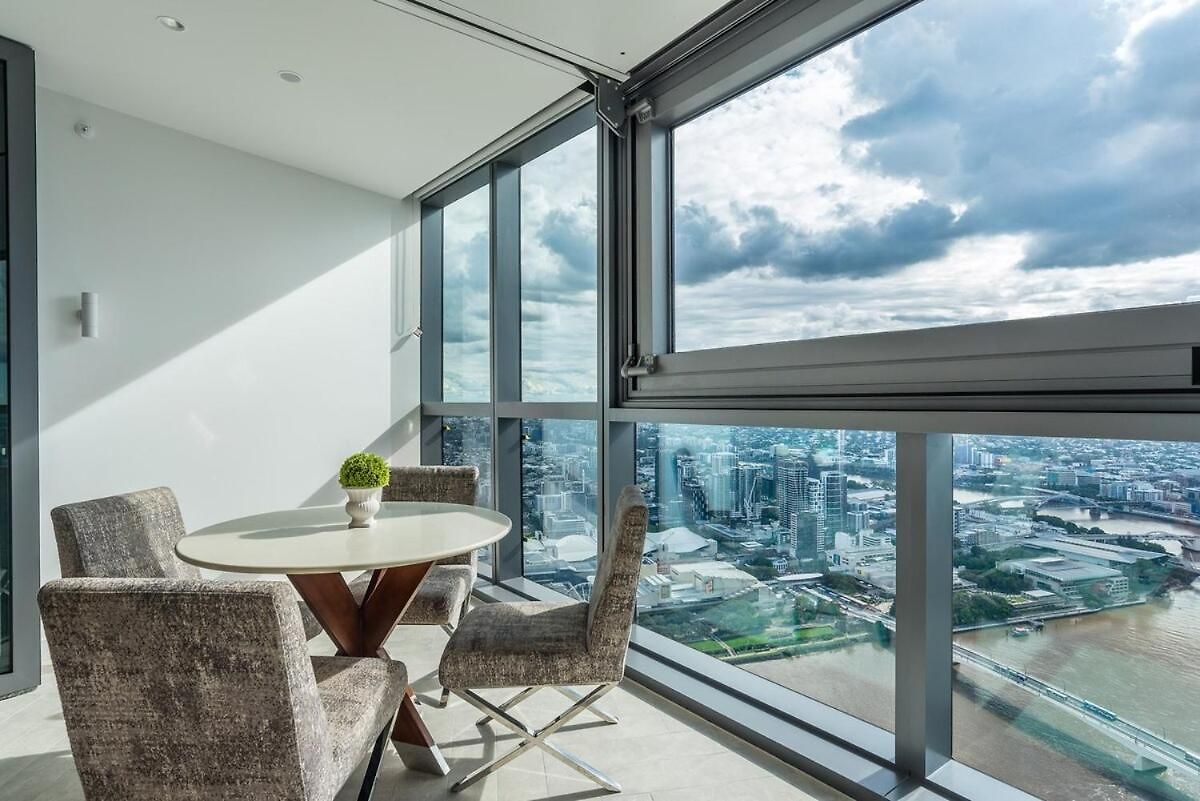 River View 2-bedroom With Parking *