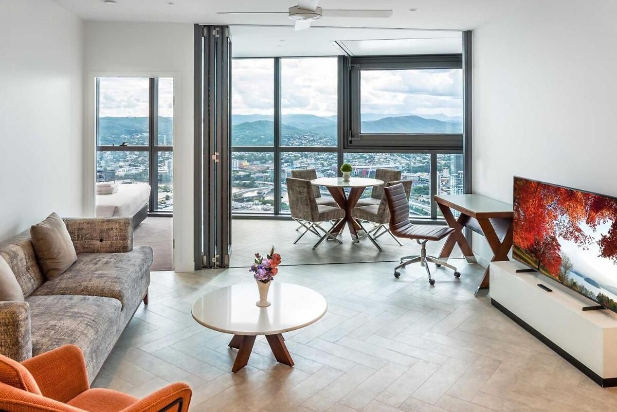 River View 2-bedroom With Parking Apartment