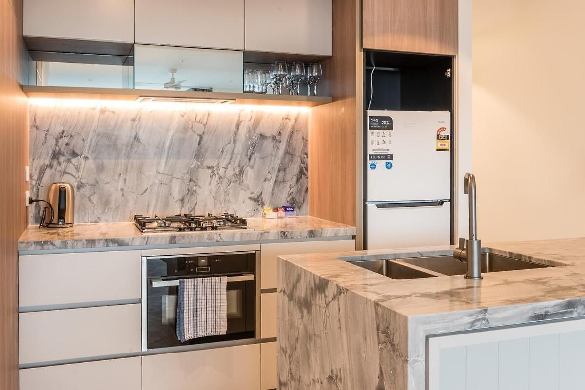 River View 2-bedroom With Parking Apartment