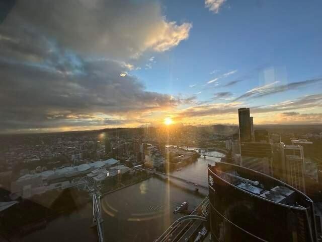River View 2-bedroom With Parking Apartment *