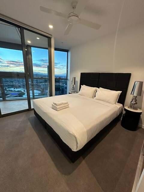 Apartment River View 2-bedroom With Parking *