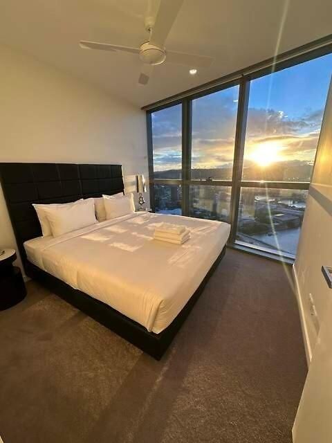River View 2-bedroom With Parking