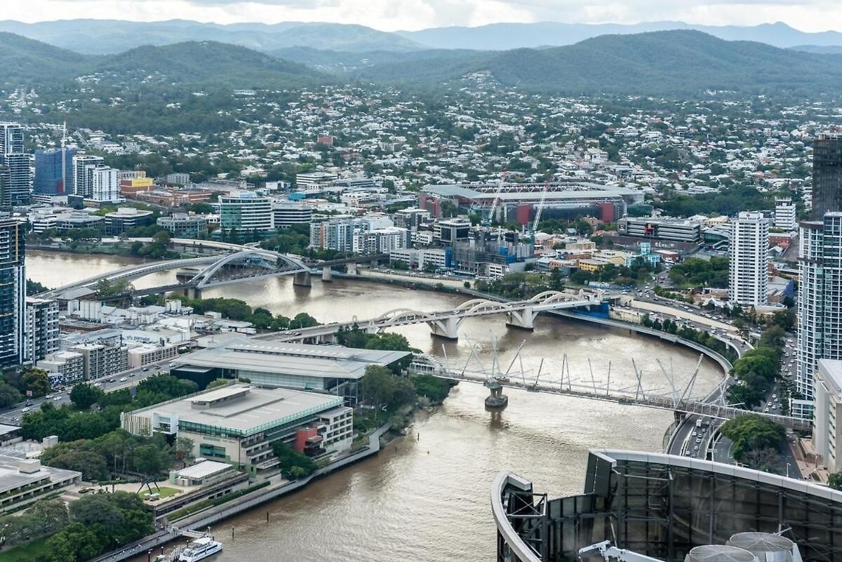 River View 2-bedroom With Parking Apartment *
