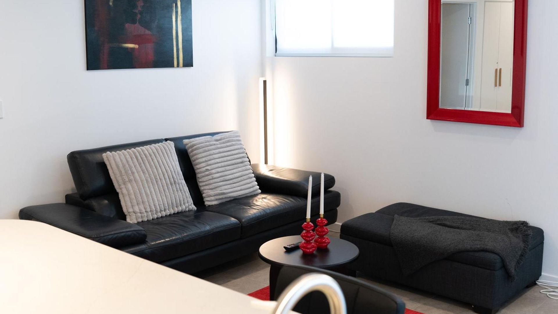 Apartment New With River View & Parking *