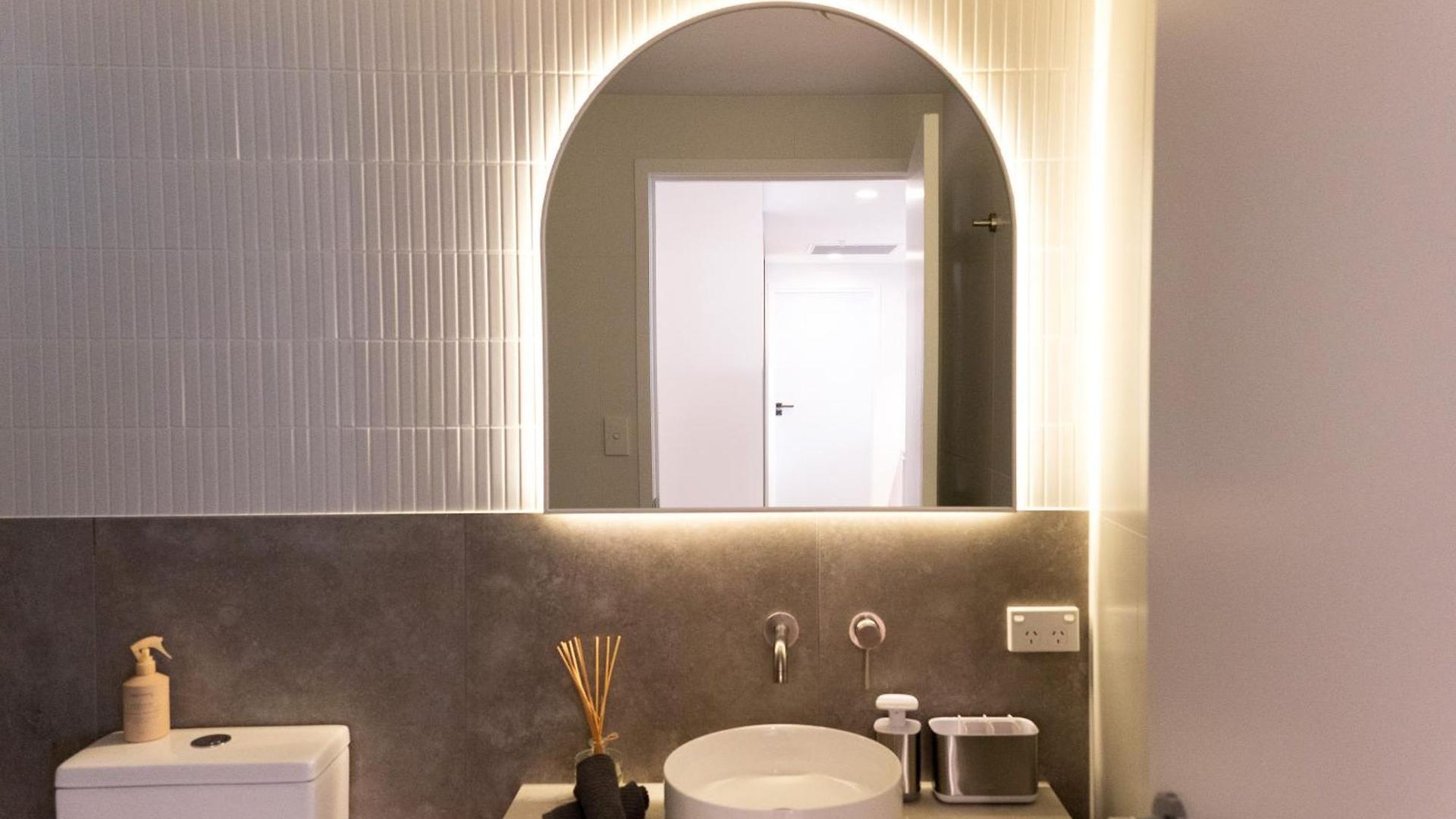 Apartment New With River View & Parking Brisbane