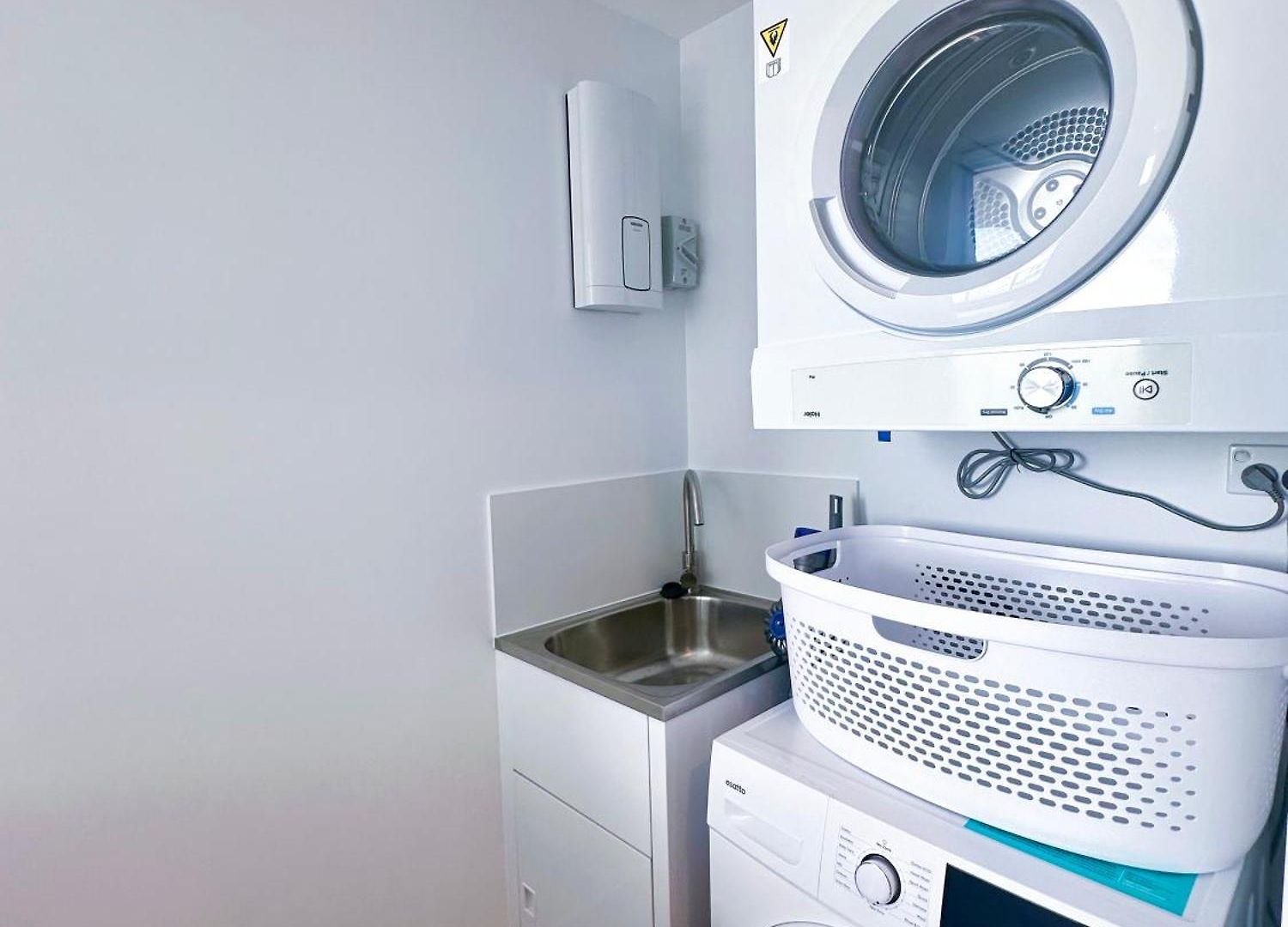 New With River View & Parking * Brisbane