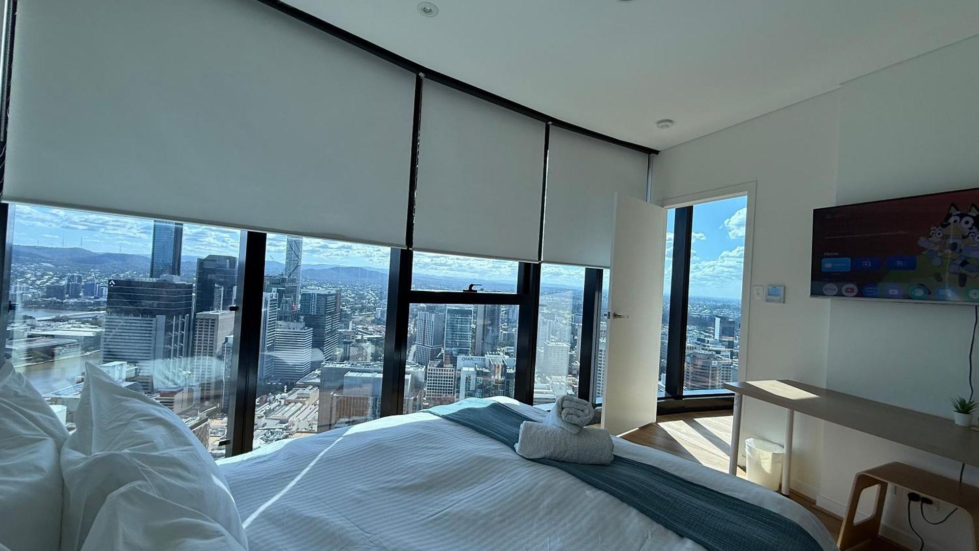 Amazing &river Views 60th Level Skytower 3 Bedrooms&free Parking Apartment Brisbane