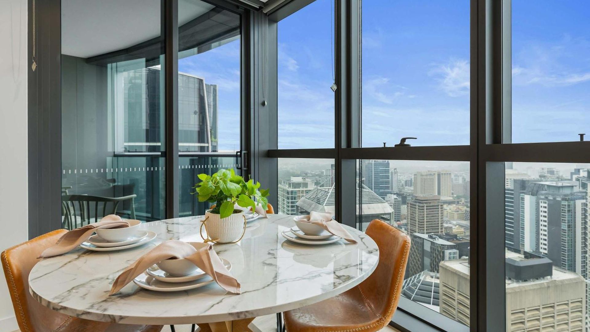 Apartment Luxe Escape At Qwr Pool Casino River Views