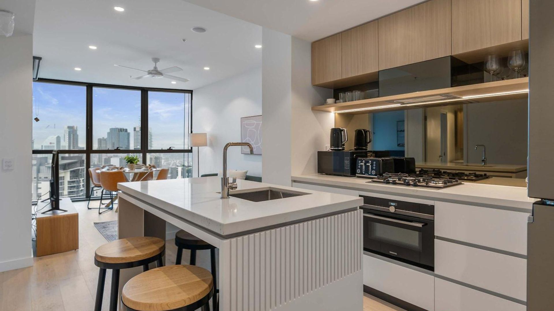 Luxe Escape At Qwr Pool Casino River Views Apartment Brisbane