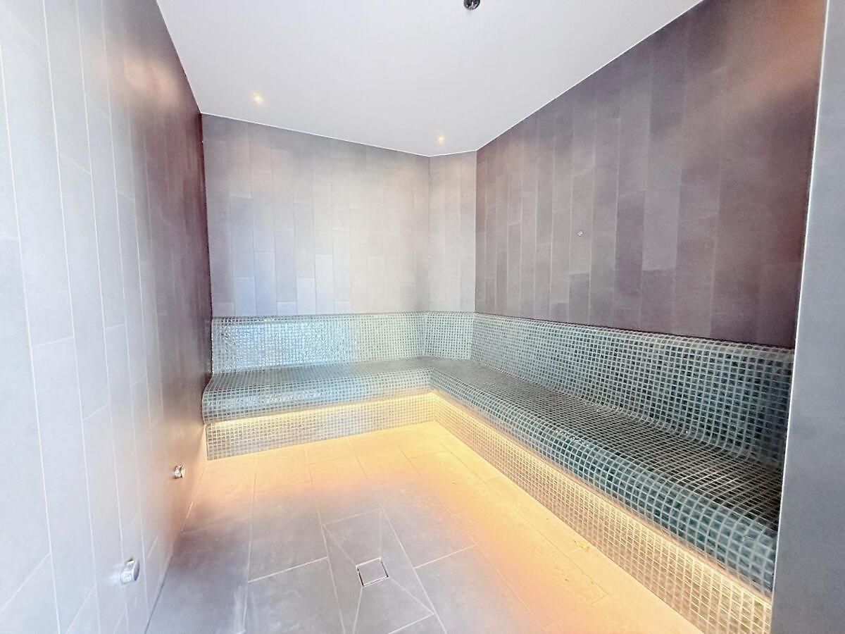 1 Bed And Sofa Bed Riverfront Retreat With Pool At Qwr Apartment *