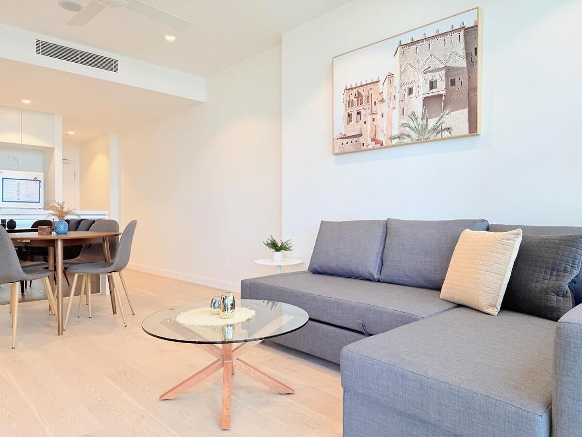 1 Bed And Sofa Bed Riverfront Retreat With Pool At Qwr Apartment *