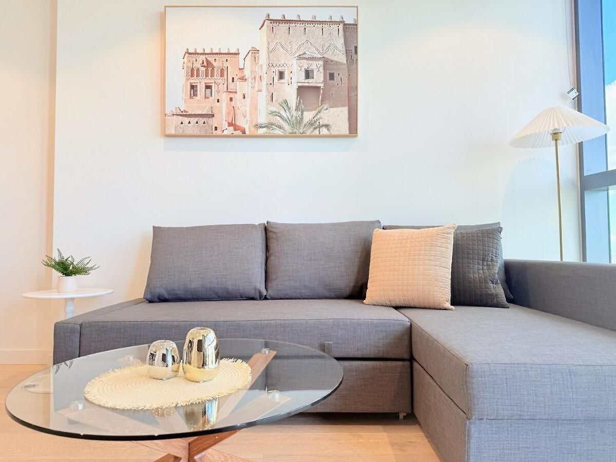 1 Bed And Sofa Bed Riverfront Retreat With Pool At Qwr *