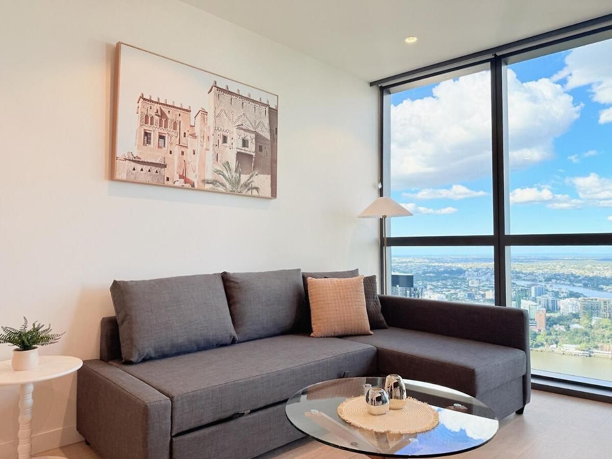 1 Bed And Sofa Bed Riverfront Retreat With Pool At Qwr Apartment