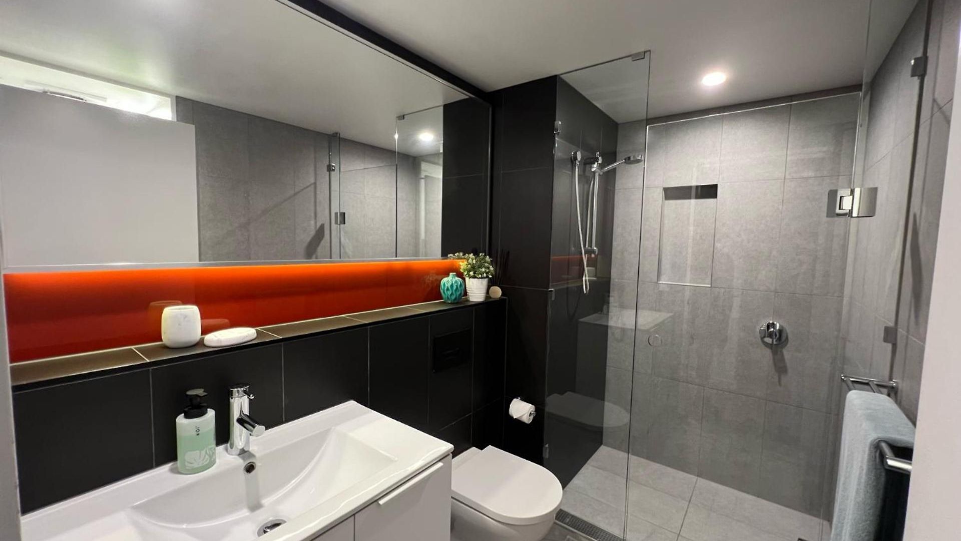 1bed - Valley Fringe - Free Parking Brisbane