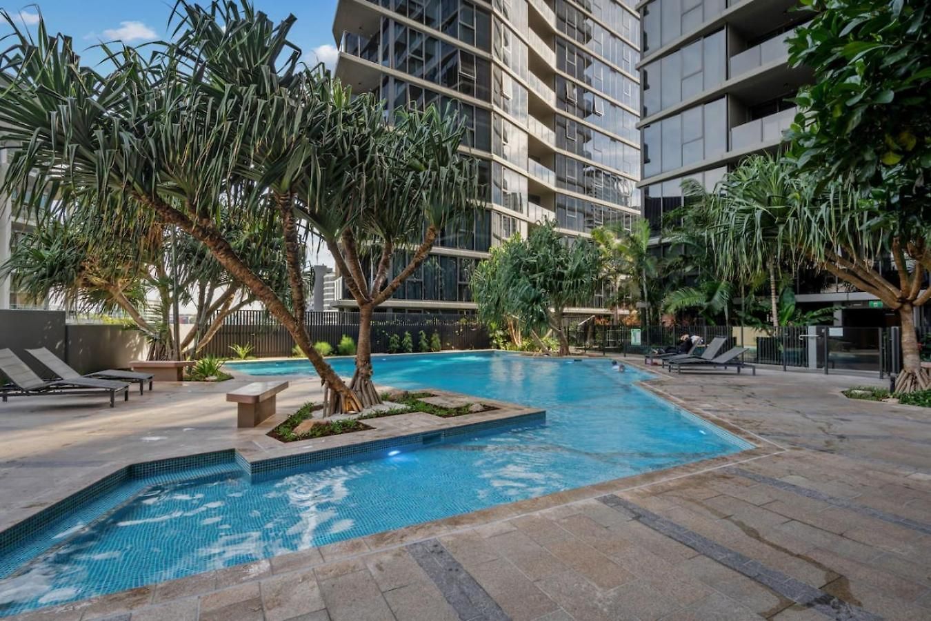 Apartment Ultimate Location Chic 2br Rooftop Pool N Parking *