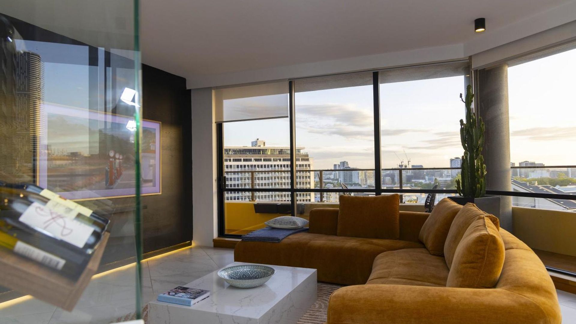 Apartment Luxury 2br - Skyline Views - Free Parking
