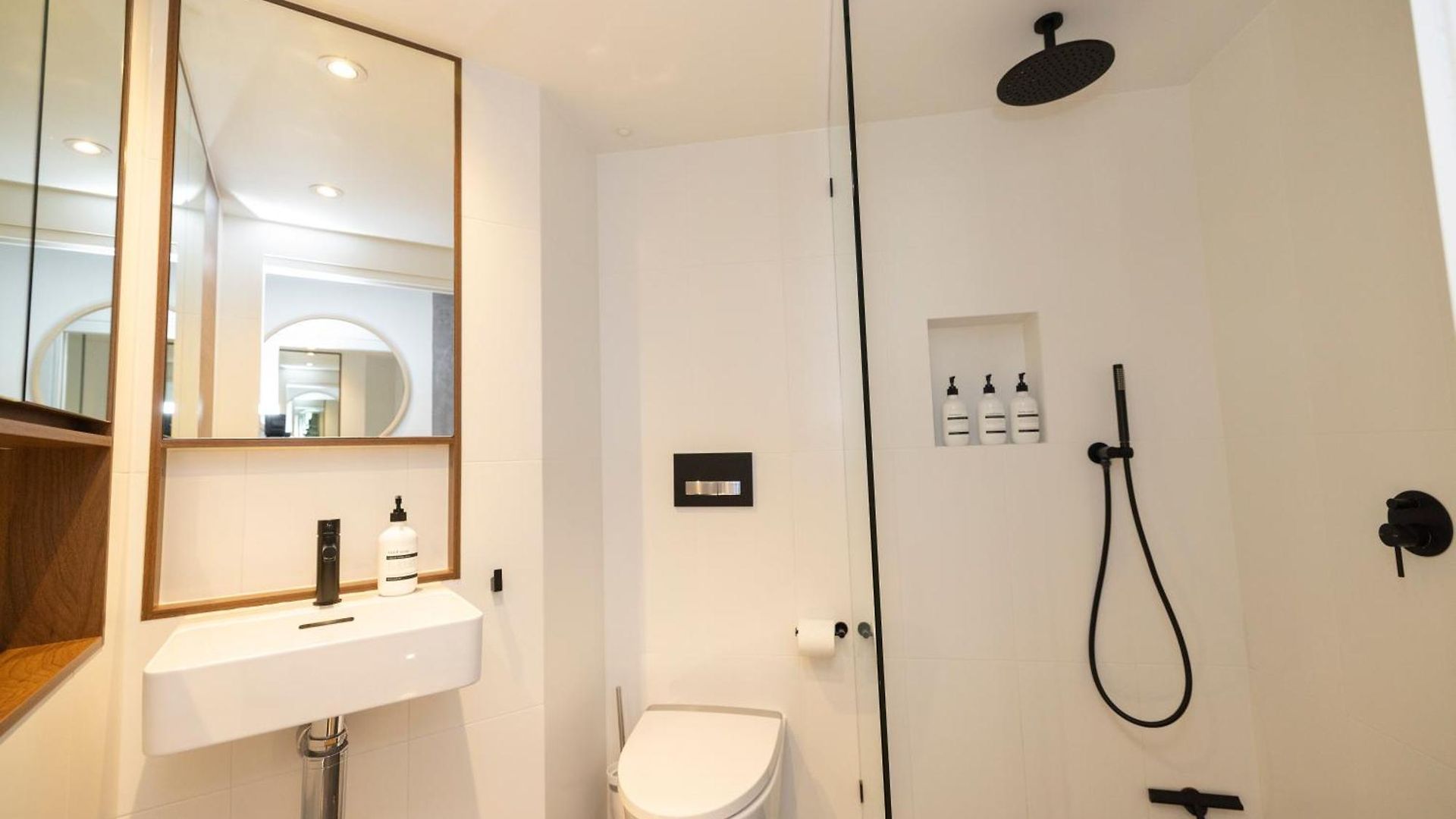 Luxury 2br - Skyline Views - Free Parking *