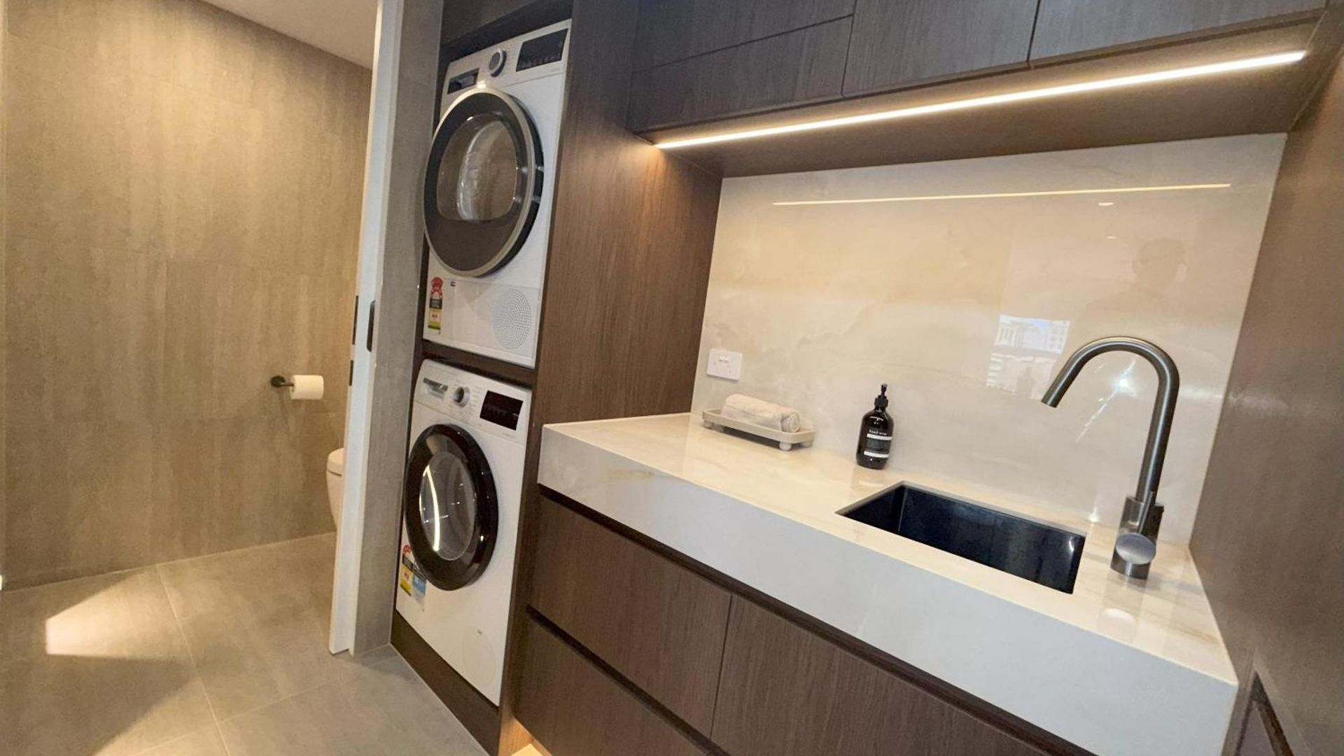 Apartment Luxury 3br- Skyhome Penthouse- Free Parking *