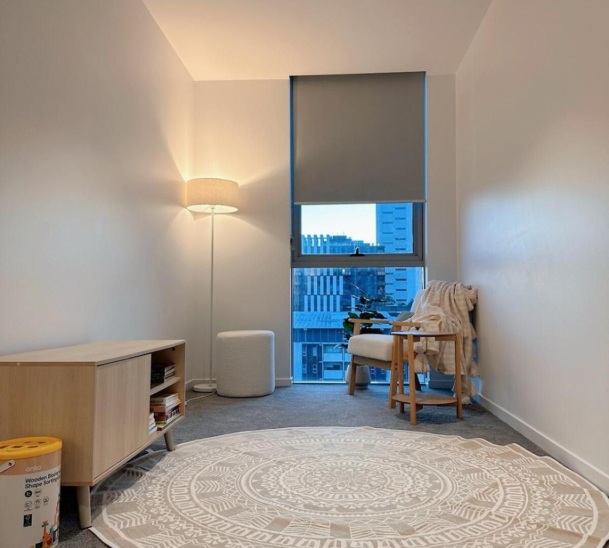 Boho Retreat - Walk To Gabba Stadium - Free Parking Apartment *