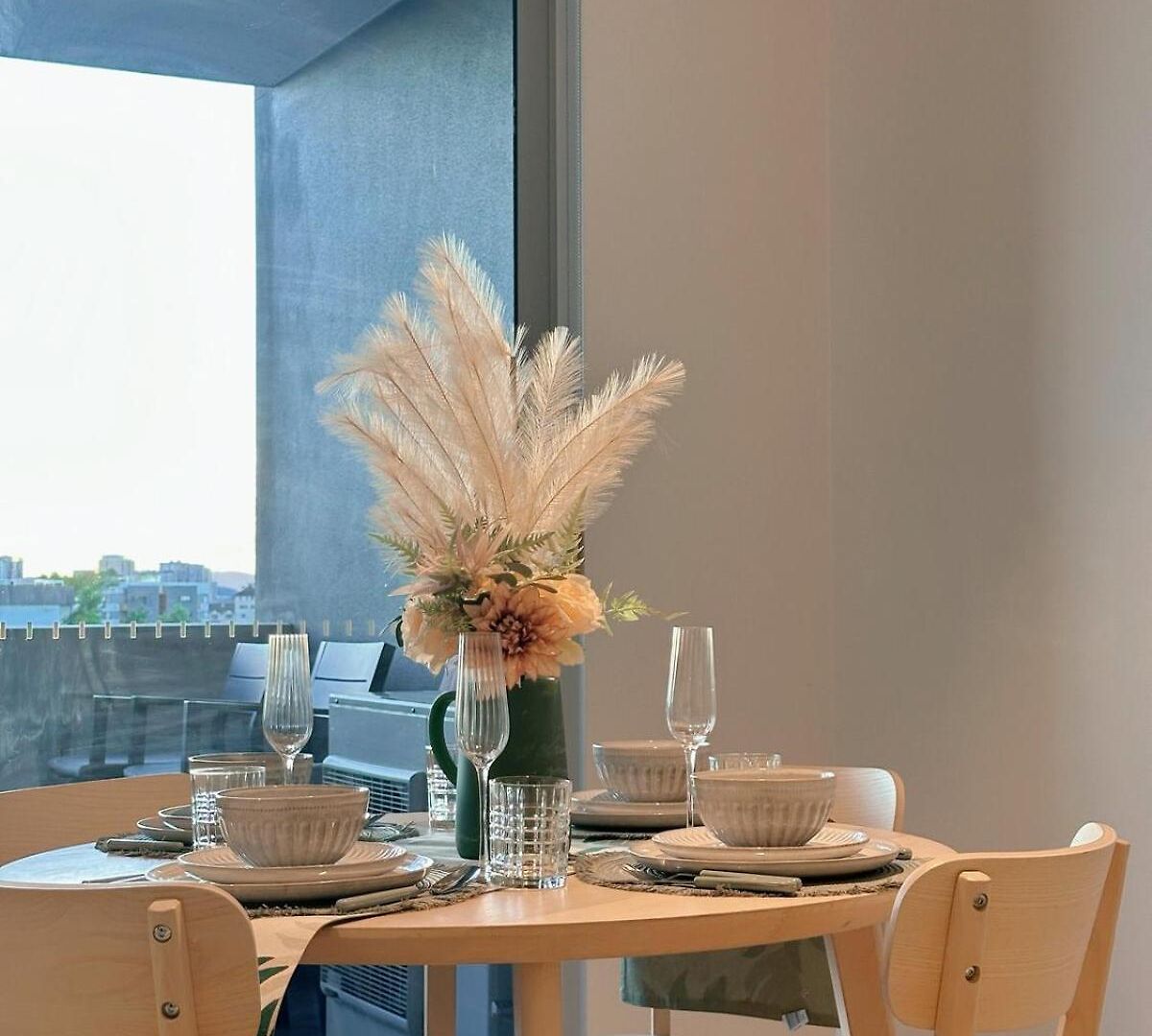 Boho Retreat - Walk To Gabba Stadium - Free Parking Apartment