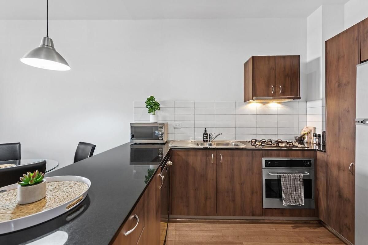 Hipster Loft - 1bed-study-1bath-balconies-1car *