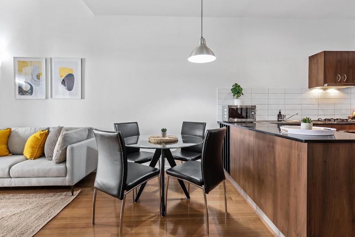 Hipster Loft - 1bed-study-1bath-balconies-1car Apartment *