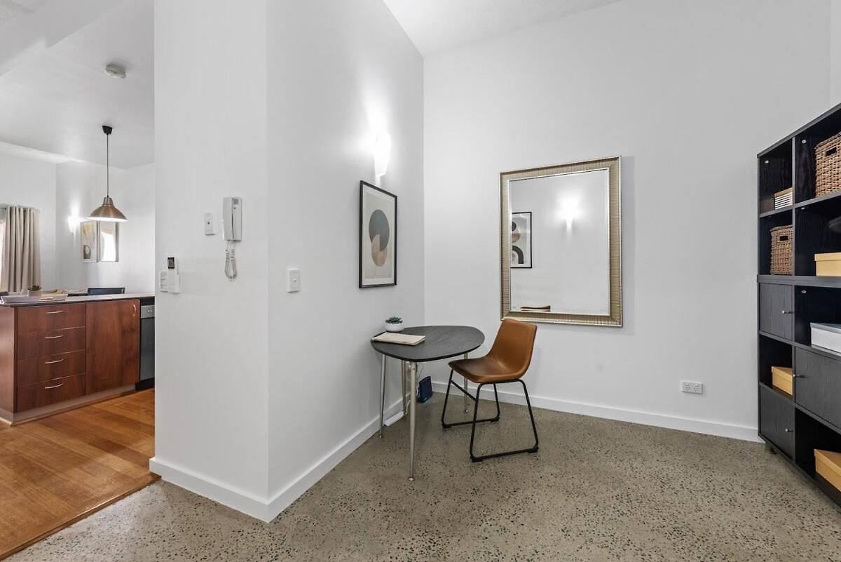 Hipster Loft - 1bed-study-1bath-balconies-1car