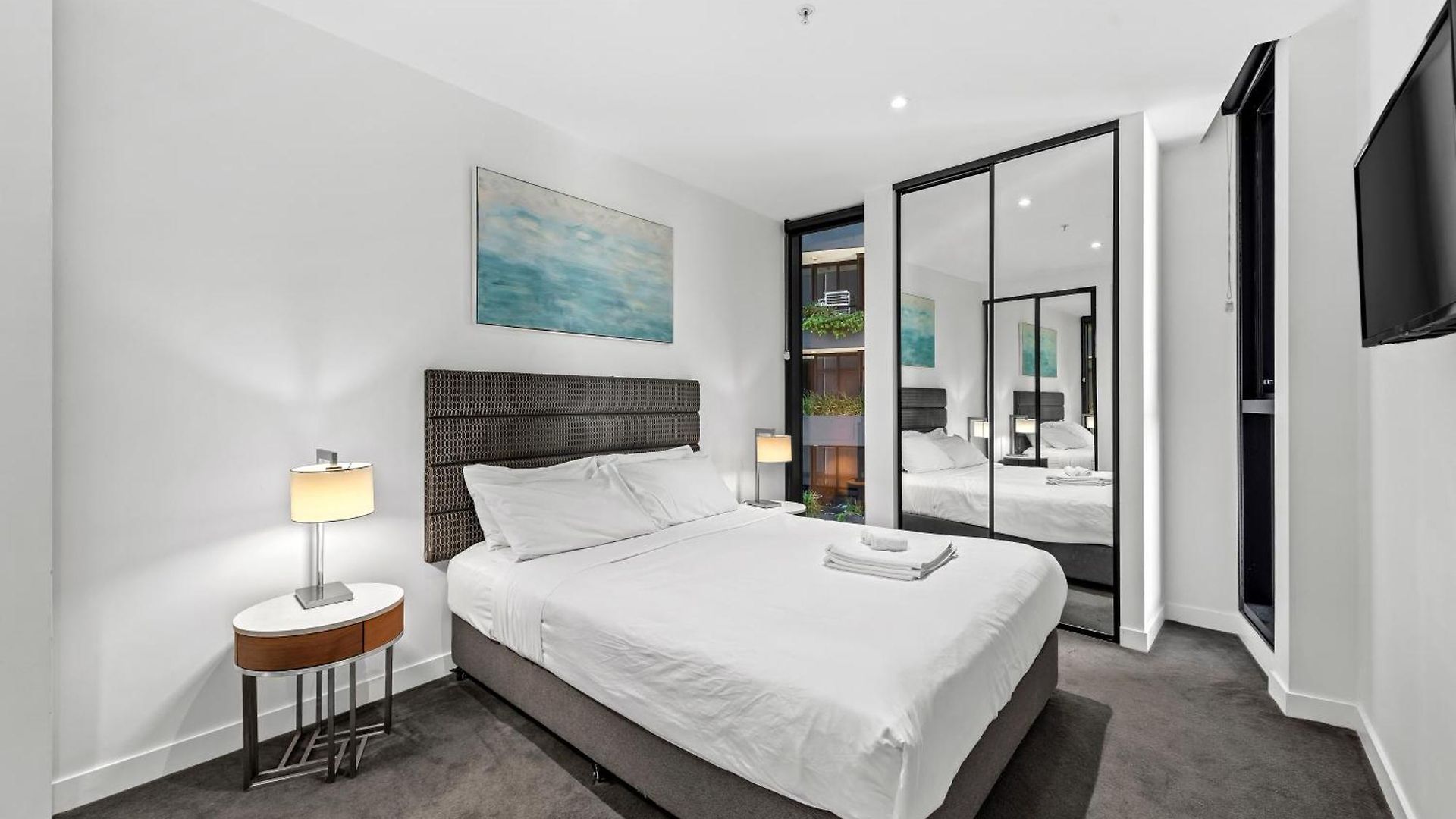 Stylish 2br With Huge Gym, Infinity Pool And Parking Apartment *