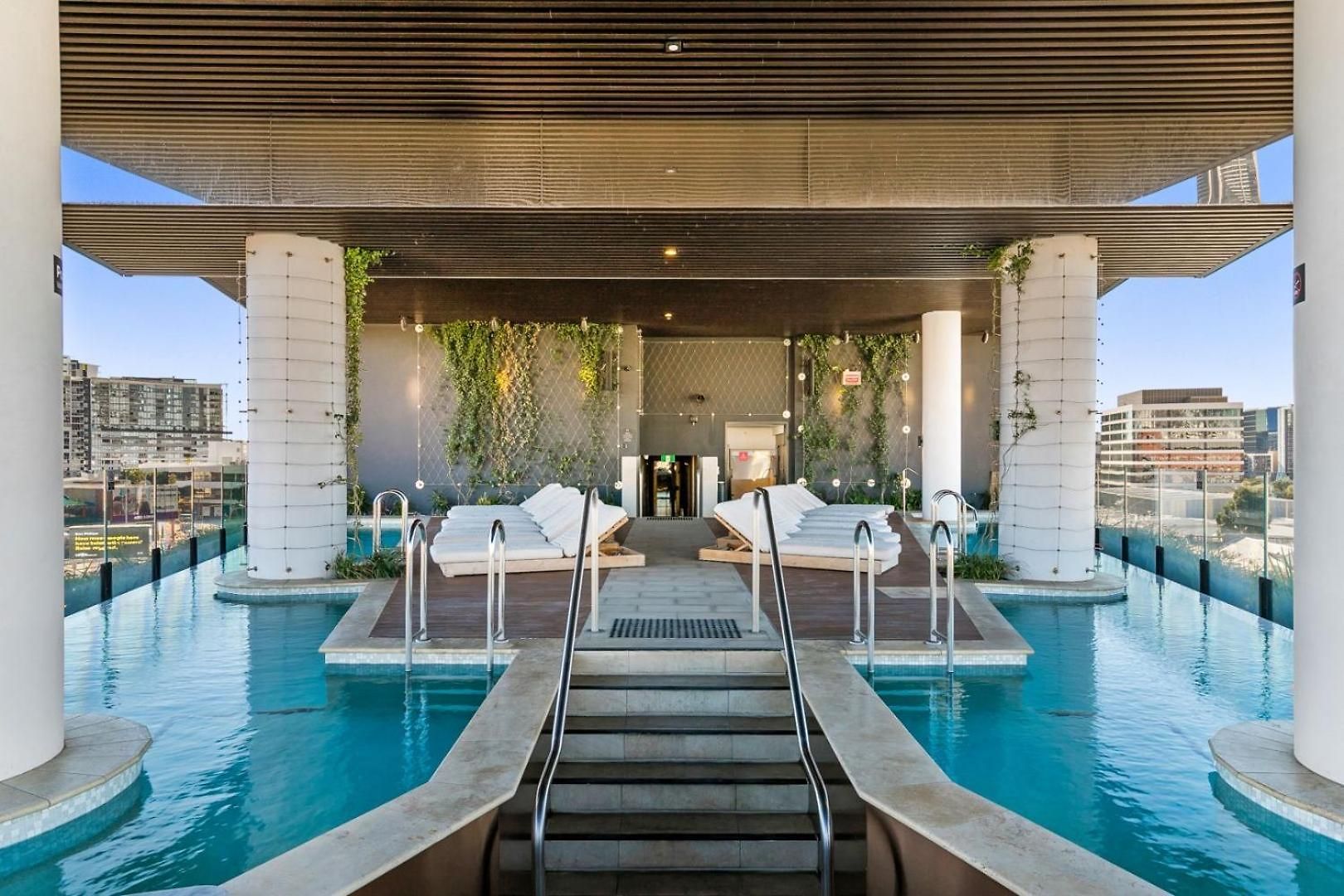 Stylish 2br With Huge Gym, Infinity Pool And Parking Apartment
