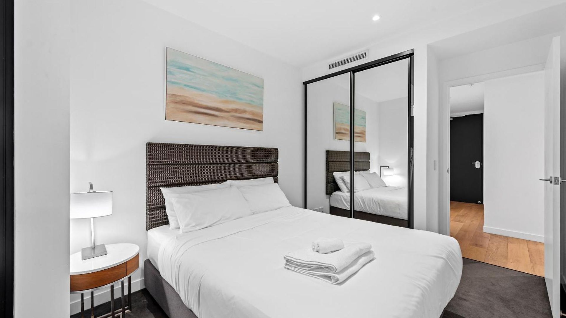 Stylish 2br With Huge Gym, Infinity Pool And Parking * Brisbane