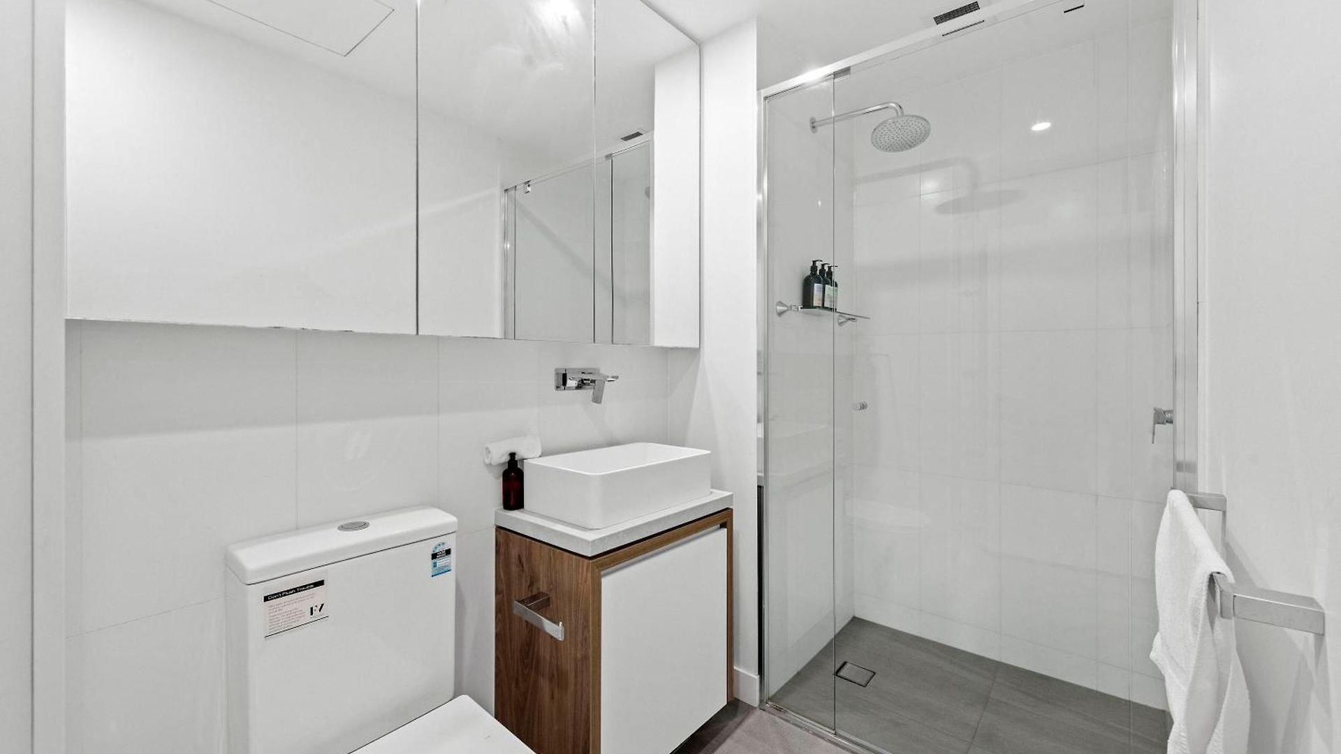Stylish 2br With Huge Gym, Infinity Pool And Parking