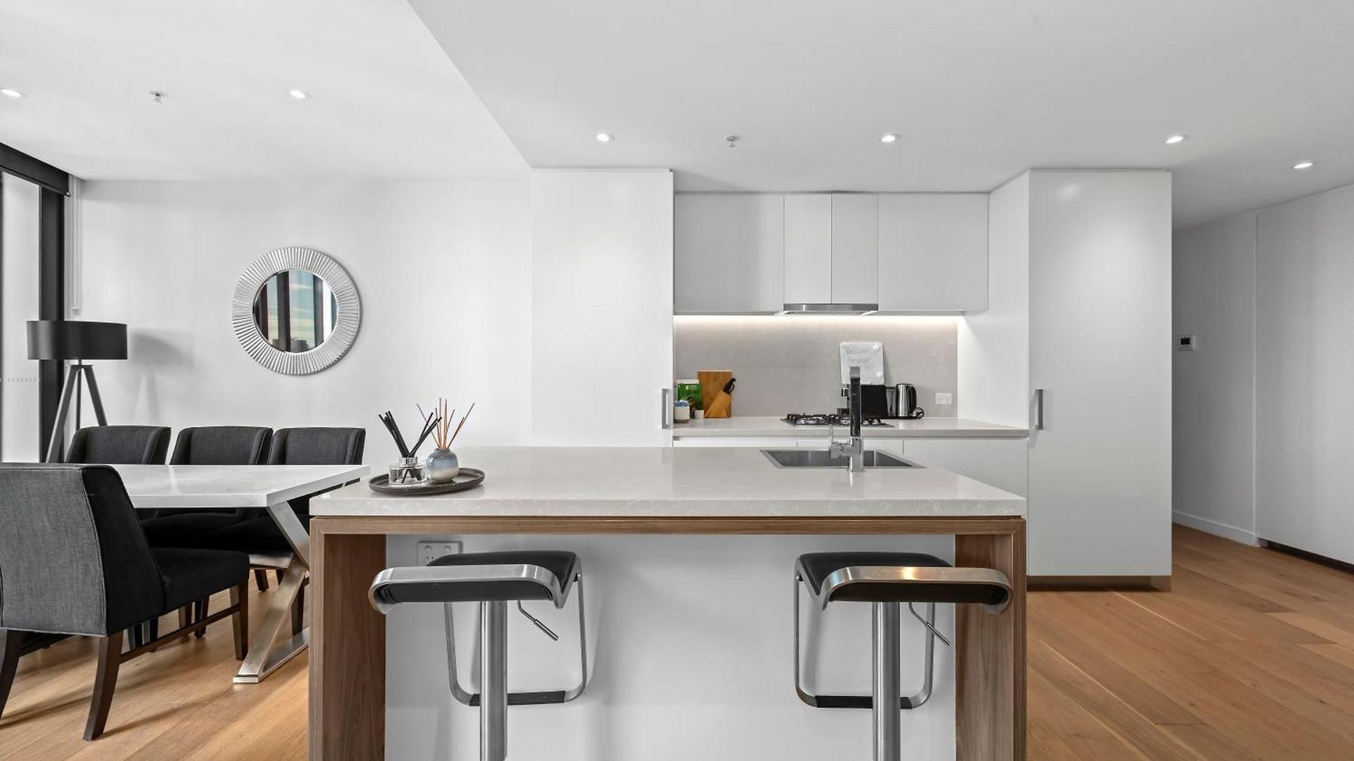 Apartment Stylish 2br With Huge Gym, Infinity Pool And Parking Brisbane