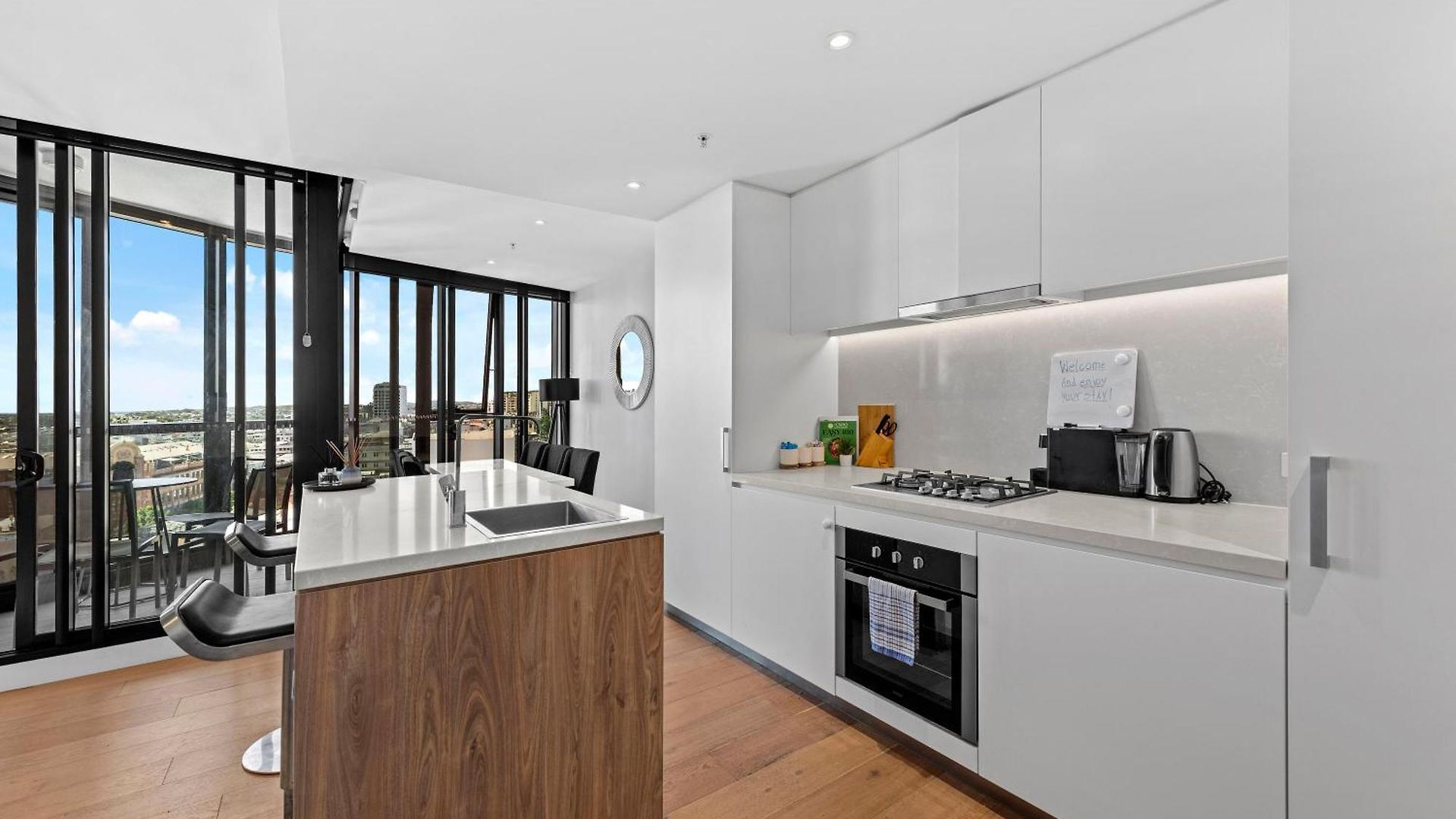 Apartment Stylish 2br With Huge Gym, Infinity Pool And Parking Brisbane