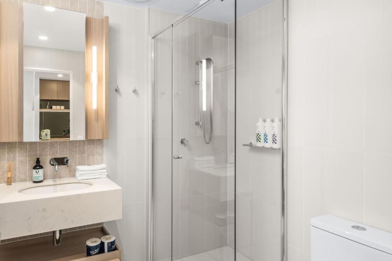 Modern 1br In Prime Queens Wharf Location Brisbane