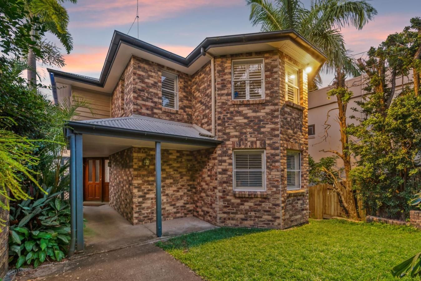 A/c Throughout In Brisbane's Trendiest Suburb Holiday home *
