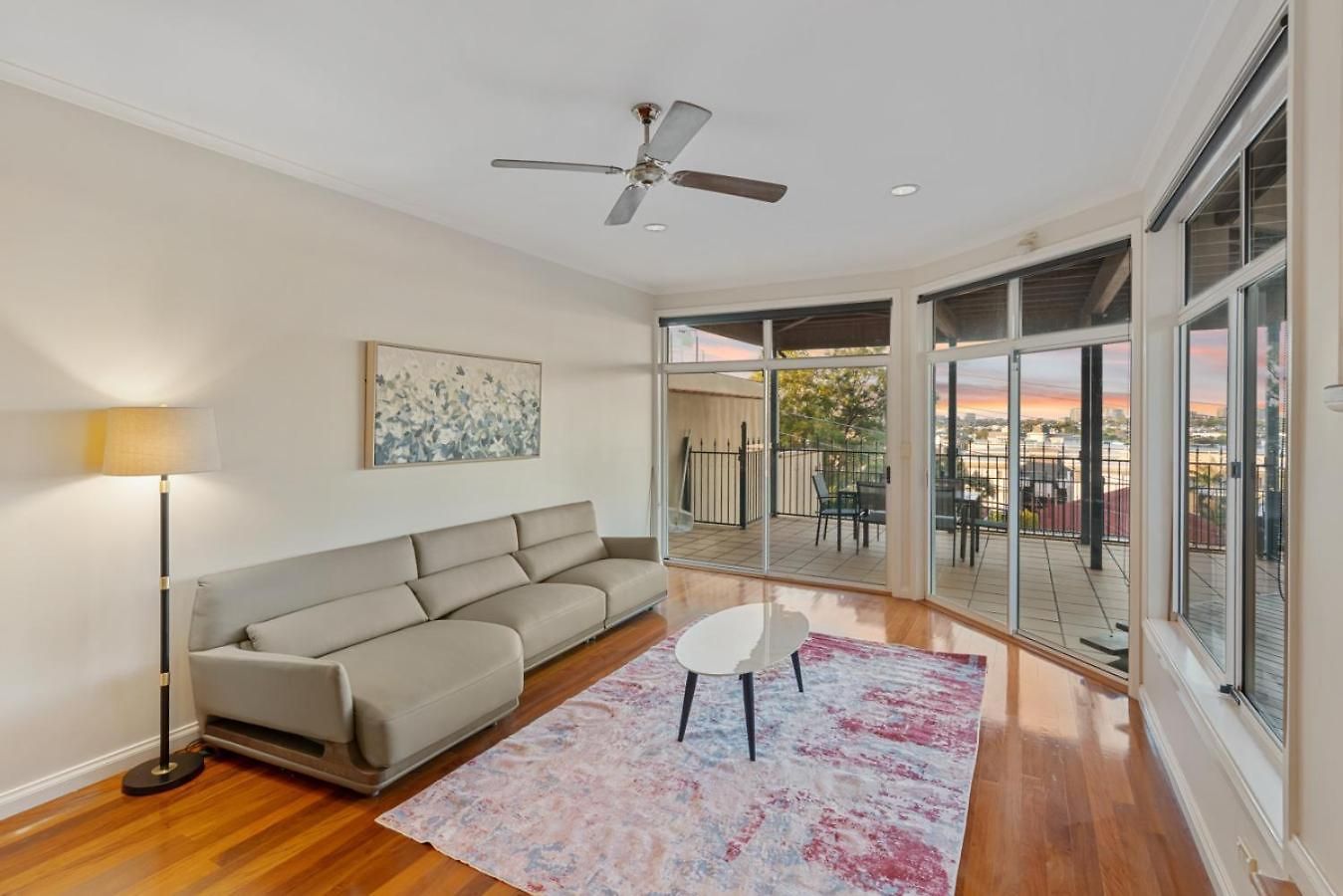 A/c Throughout In Brisbane's Trendiest Suburb * Brisbane