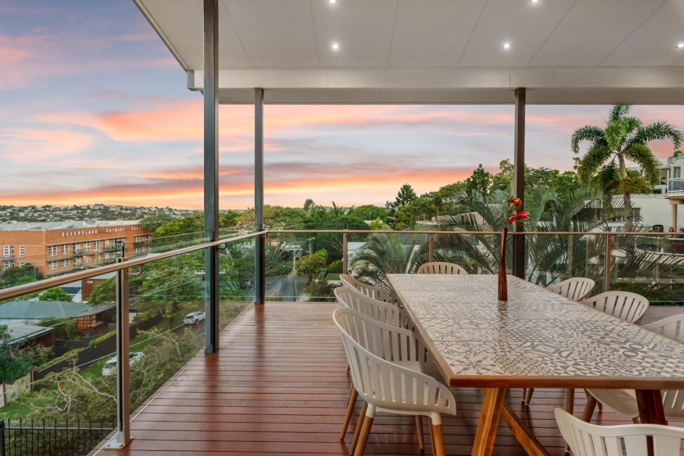 A/c Throughout In Brisbane's Trendiest Suburb Holiday home Brisbane