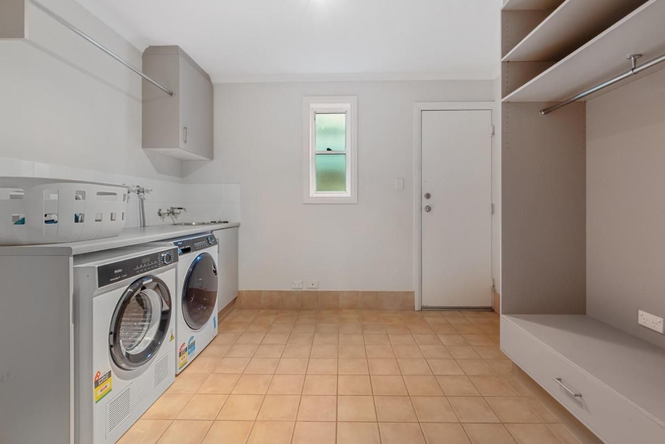 A/c Throughout In Brisbane's Trendiest Suburb * Brisbane